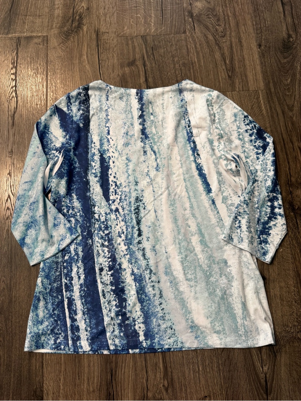 Easywear by Chicos Soft Blue Tie-Dye 3/4 sleeve top women size 1 (medium) - Picture 5 of 5